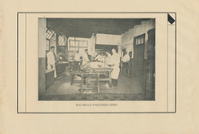 716386-h Pagina 7 (fotopagina) van het 'Jubileum-Boekje 1830-1930' van de Firma Wed. M. de Raad Mzn., “Van ouds In de ...